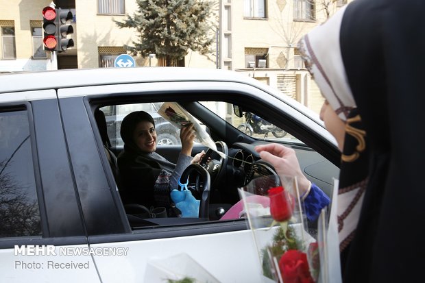 Donating flower to women on birthday anniversary of Hazrat Fatemeh (SA)