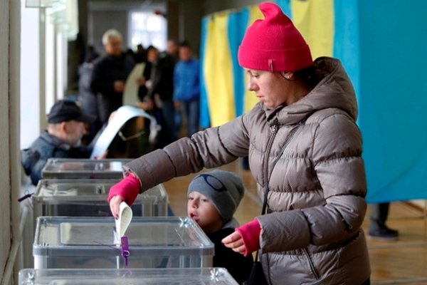 یوکرین کے صدارتی انتخابات میں کامیڈین نے موجودہ صدر کو شکست دے دی