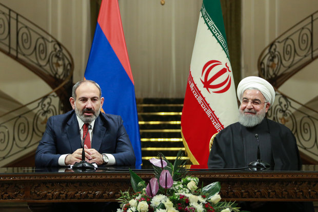 إيران وأرمينيا تبرمان مذكرتي تعاون اقتصادية