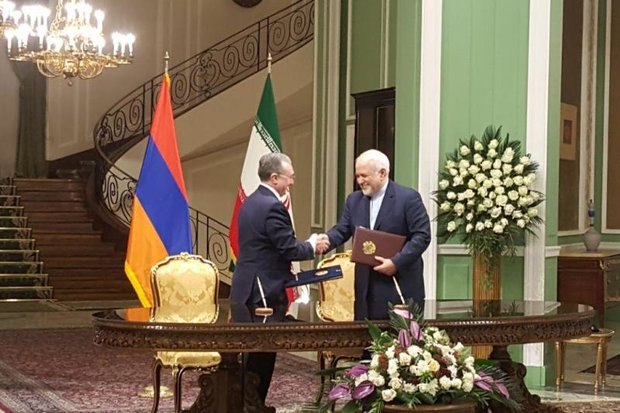 Iran, Armenia sign 2 MoUs on economic coop.