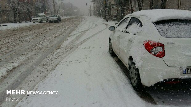 اعمال محدودیت تردد خودروهای فاقد تجهیزات زمستانی درمحورهای برفگیر