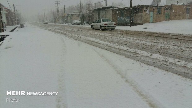 بارش برف در استان ایلام/ تردد بدون زنجیر چرخ ممنوع است