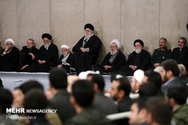 Leader attends memorial ceremony for late Ayatollay Momen