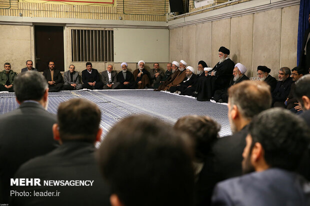 Leader attends memorial ceremony for late Ayatollay Momen