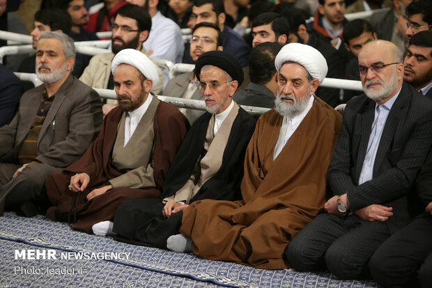 Leader attends memorial ceremony for late Ayatollay Momen