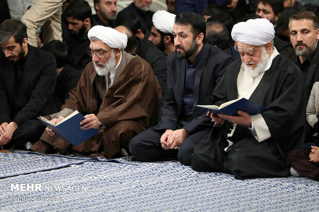 Leader attends memorial ceremony for late Ayatollay Momen