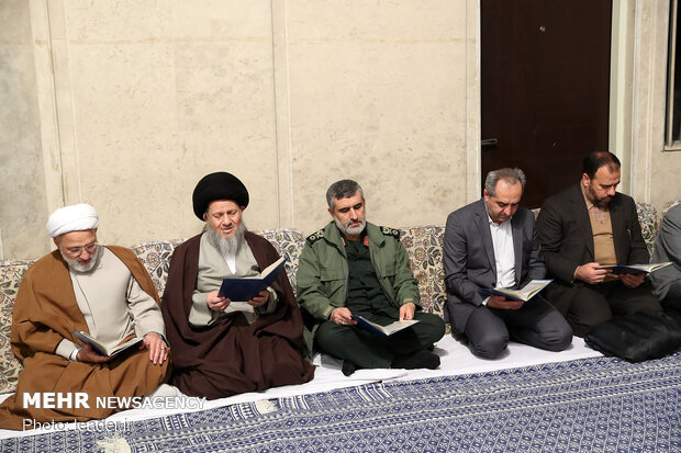 Leader attends memorial ceremony for late Ayatollay Momen