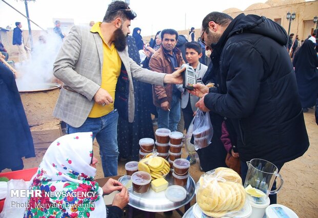 مهرجان "سمنو" في مدينة "درق" في خراسان الشمالية
