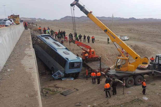 آخرین جزئیات مجروح شدن ۱۷ نفر در حادثه واژگونی اتوبوس