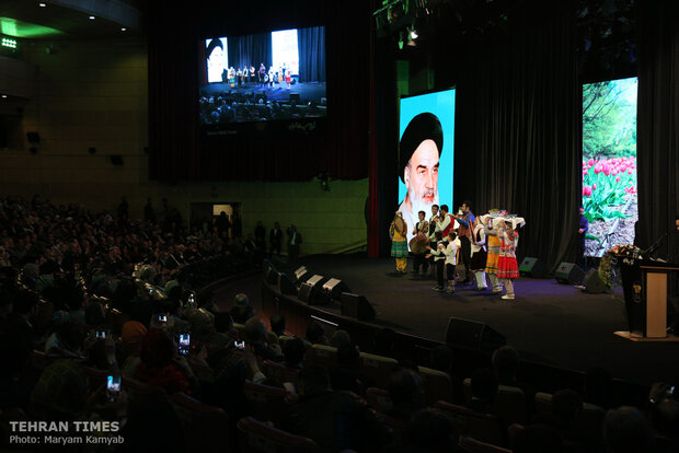 Iranian, regional officials and artists celebrate Noruz