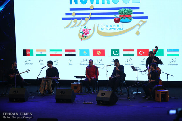 Iranian, regional officials and artists celebrate Noruz