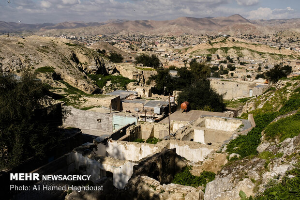 نمایی از شهر مسجد سلیمان بر فراز محله قدیمی کلگه.