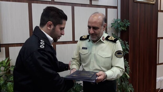 تقدیر از افسر وظیفه شناس راهور