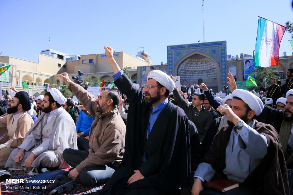 تجمع طلاب و اساتید حوزه در لبیک به بیانیه گام دوم انقلاب