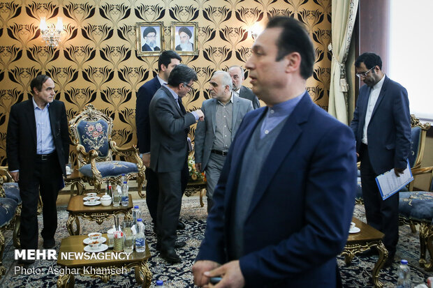 لقاء وزير الاقتصاد الايراني ونظيره الاذربيجاني