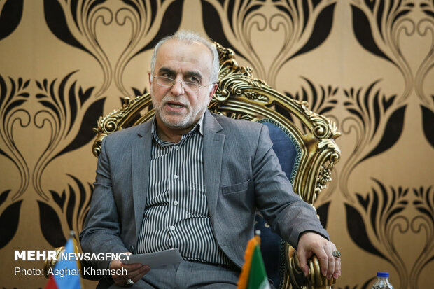 لقاء وزير الاقتصاد الايراني ونظيره الاذربيجاني