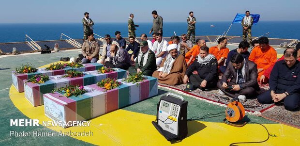 ورود پیکر مطهر سه شهید گمنام دفاع مقدس به جزیره خارگ