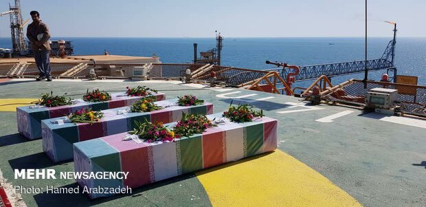 ورود پیکر مطهر سه شهید گمنام دفاع مقدس به جزیره خارگ