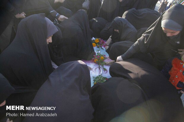 ورود پیکر مطهر سه شهید گمنام دفاع مقدس به جزیره خارگ