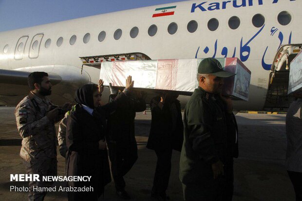 ورود پیکر مطهر سه شهید گمنام دفاع مقدس به جزیره خارگ