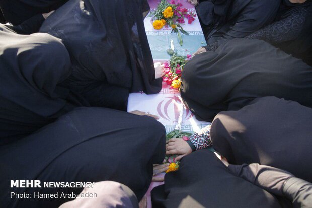 ورود پیکر مطهر سه شهید گمنام دفاع مقدس به جزیره خارگ