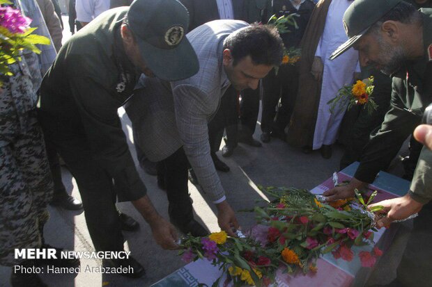 ورود پیکر مطهر سه شهید گمنام دفاع مقدس به جزیره خارگ