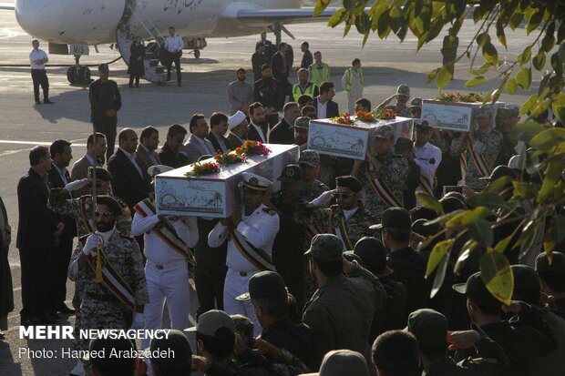 ورود پیکر مطهر سه شهید گمنام دفاع مقدس به جزیره خارگ