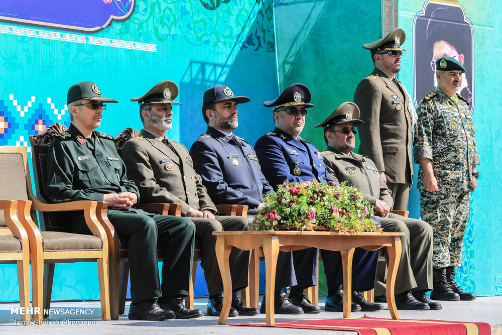 مراسم دانش آموختگی دانشجویان دانشگاه دافوس با حضور رئیس ستادکل نیروهای مسلح