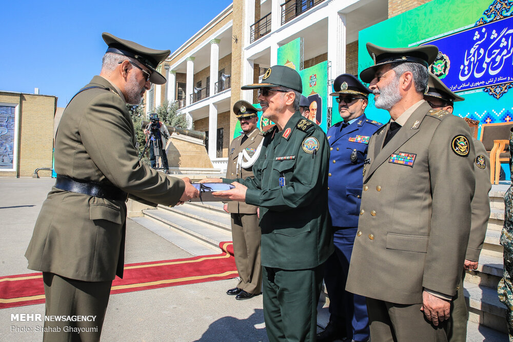 مراسم دانش آموختگی دانشجویان دانشگاه دافوس با حضور رئیس ستادکل نیروهای مسلح