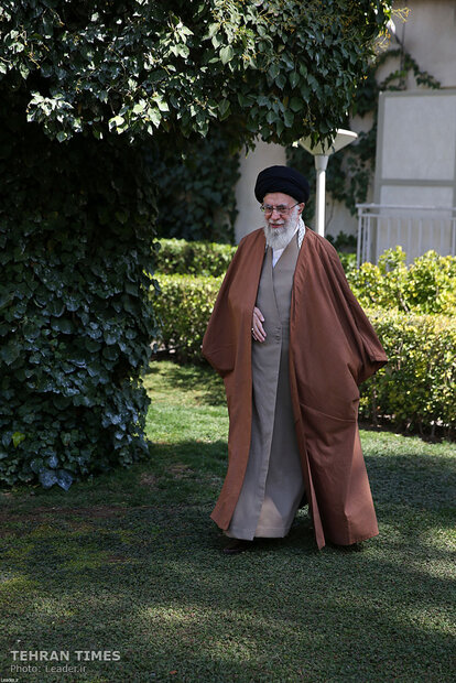 Ayatollah Khamenei plants trees on National Day of Planting Trees