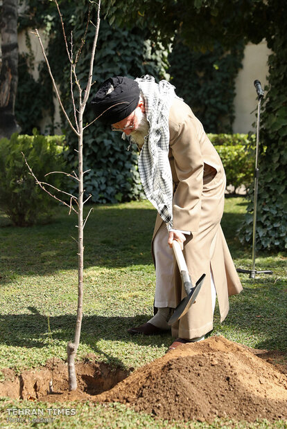 Ayatollah Khamenei plants trees on National Day of Planting Trees