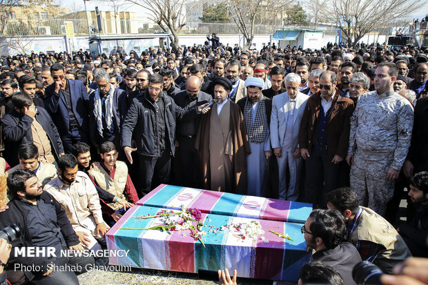 مراسم تدفین شهدای گمنام در دانشگاه تهران جنوب