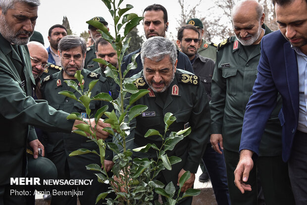 مراسم نمادین اهدای یک‌هزار جهیزیه به زوج های جوان استان فارس