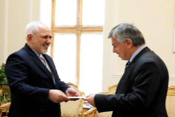 سفیر جدید عراق در ایران رونوشت استوارنامه خود را تقدیم ظریف کرد