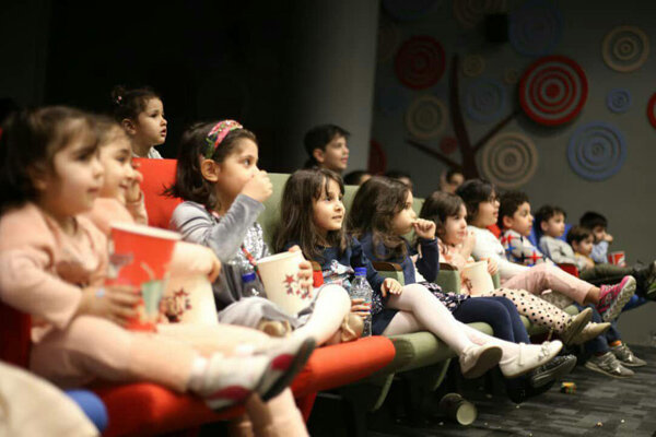 خردسالان صاحب تماشاخانه اختصاصی شدند/ اجرای تئاتر برای ۱۴ ماهه‌ها
