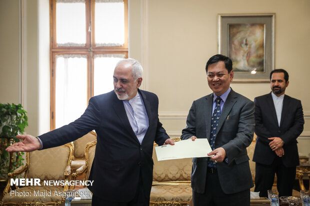 New foreign ambassadors to Iran meet with Zarif