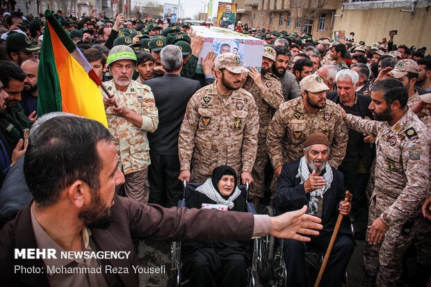 تشییع پیکر حمید محمدرضایی شهید مدافع حرم در تاکستان