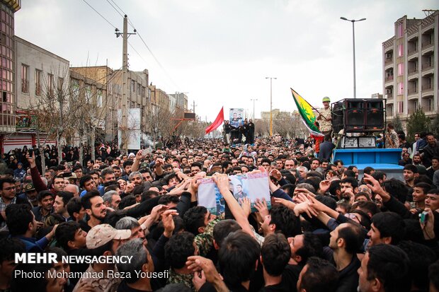 تشییع پیکر حمید محمدرضایی شهید مدافع حرم در تاکستان