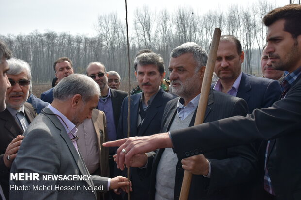 وزیر جهاد برای بررسی وضعیت کشاورزان خوزستان، به دشت آزادگان رفت