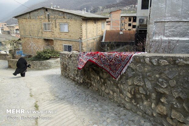 آیین سنتی خانه تکانی در آستانه نوروز