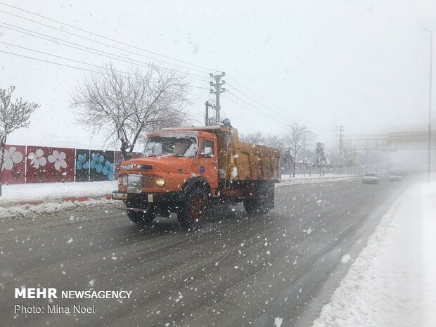 تردد در جاده‌های کوهستانی استان زنجان به‌سختی انجام می‌شود