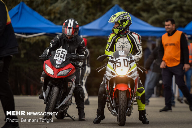 1st women's high-speed moto racing 