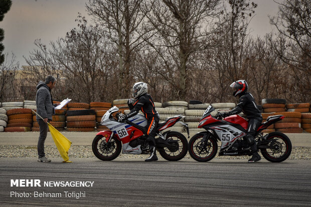 1st women's high-speed moto racing 