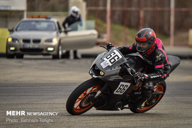 1st women's high-speed moto racing 