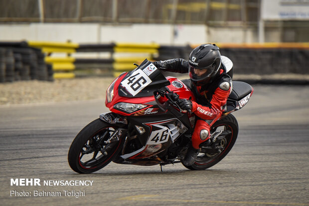 1st women's high-speed moto racing 