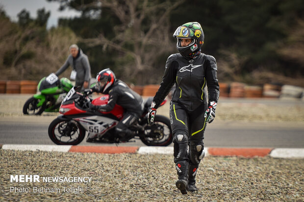 1st women's high-speed moto racing 