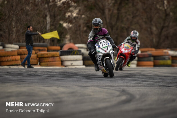 1st women's high-speed moto racing 