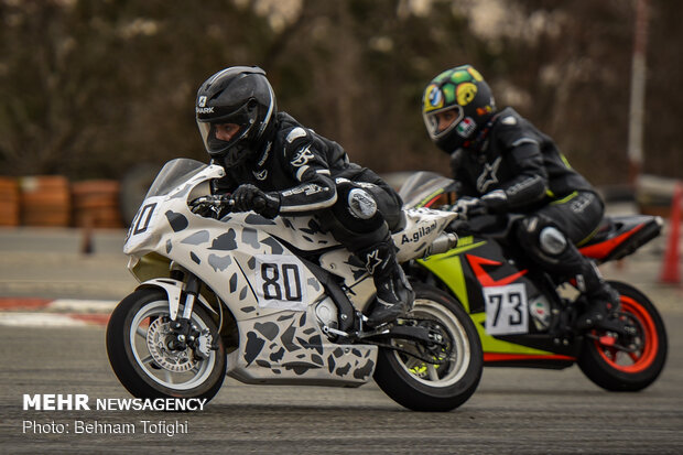 1st women's high-speed moto racing 