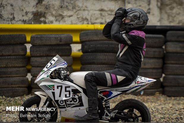 1st women's high-speed moto racing 