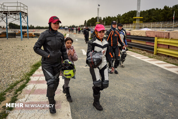 1st women's high-speed moto racing 